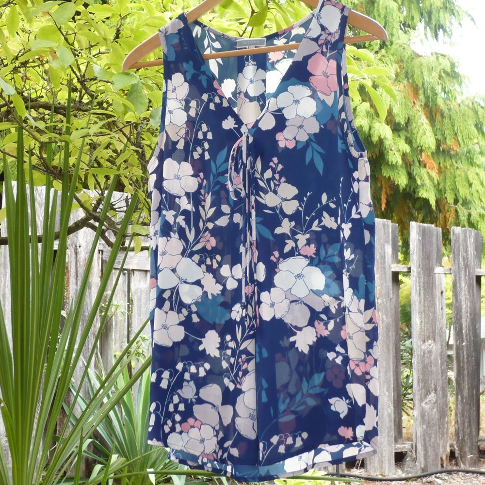 NORDSTROM Pleione Blue Pink White Dogwood Keyhole Tie Neck Blouse S Chic